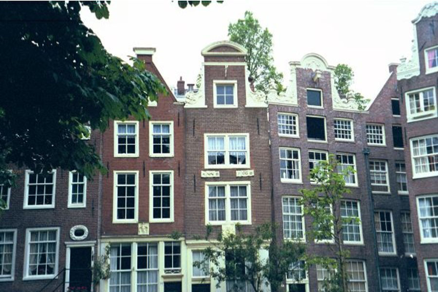 img025